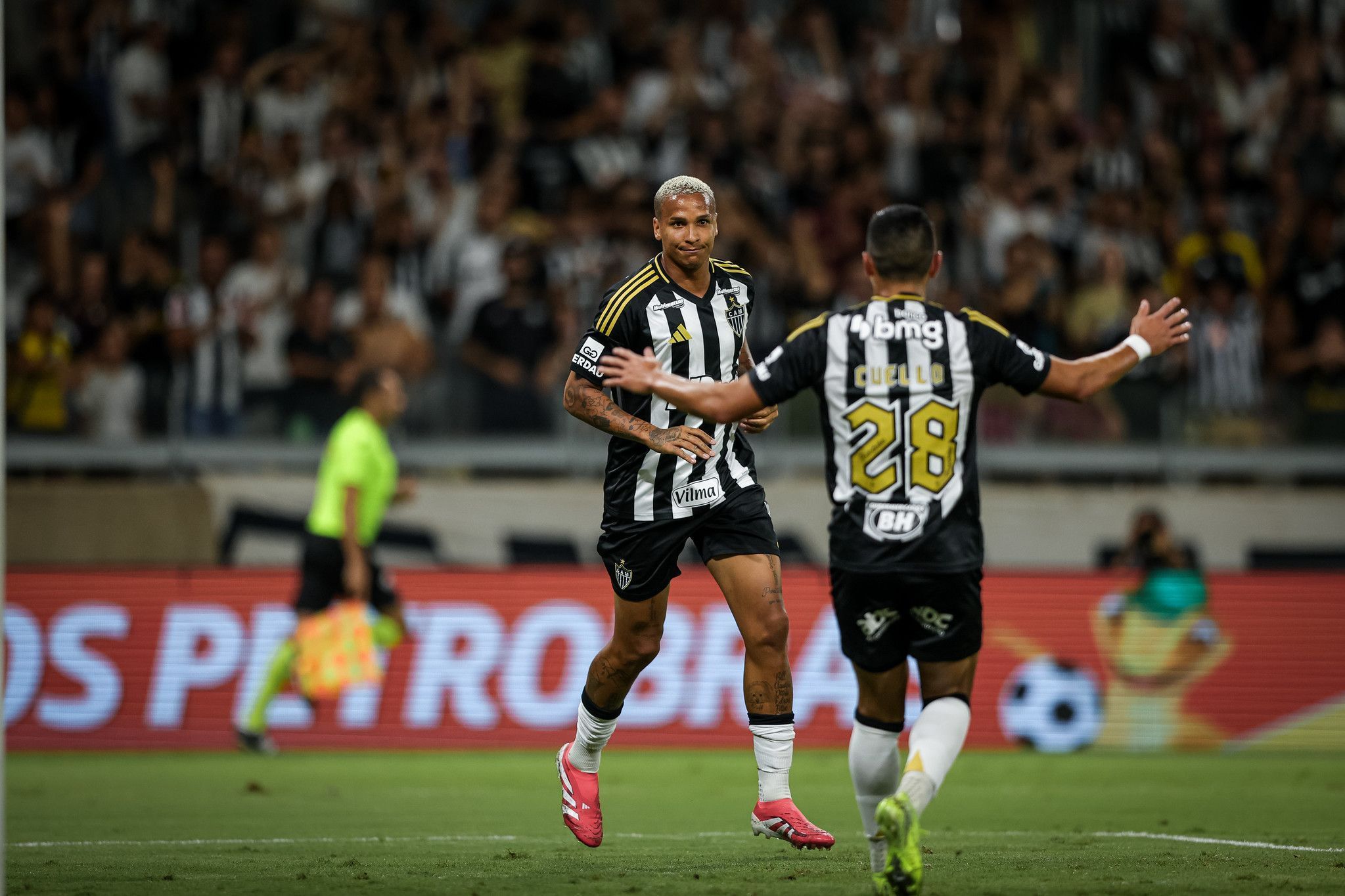 Após vitória, Deyverson abre o jogo sobre 'disputa' no ataque do Atlético