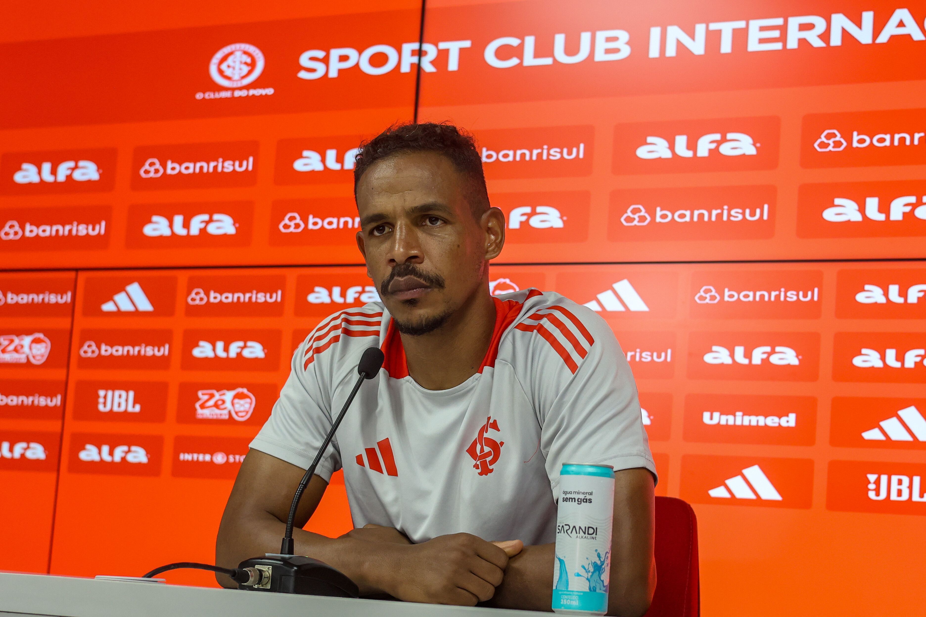 Volante Fernando abre o jogo sobre saída do Inter: 'Direção se precipitou'
