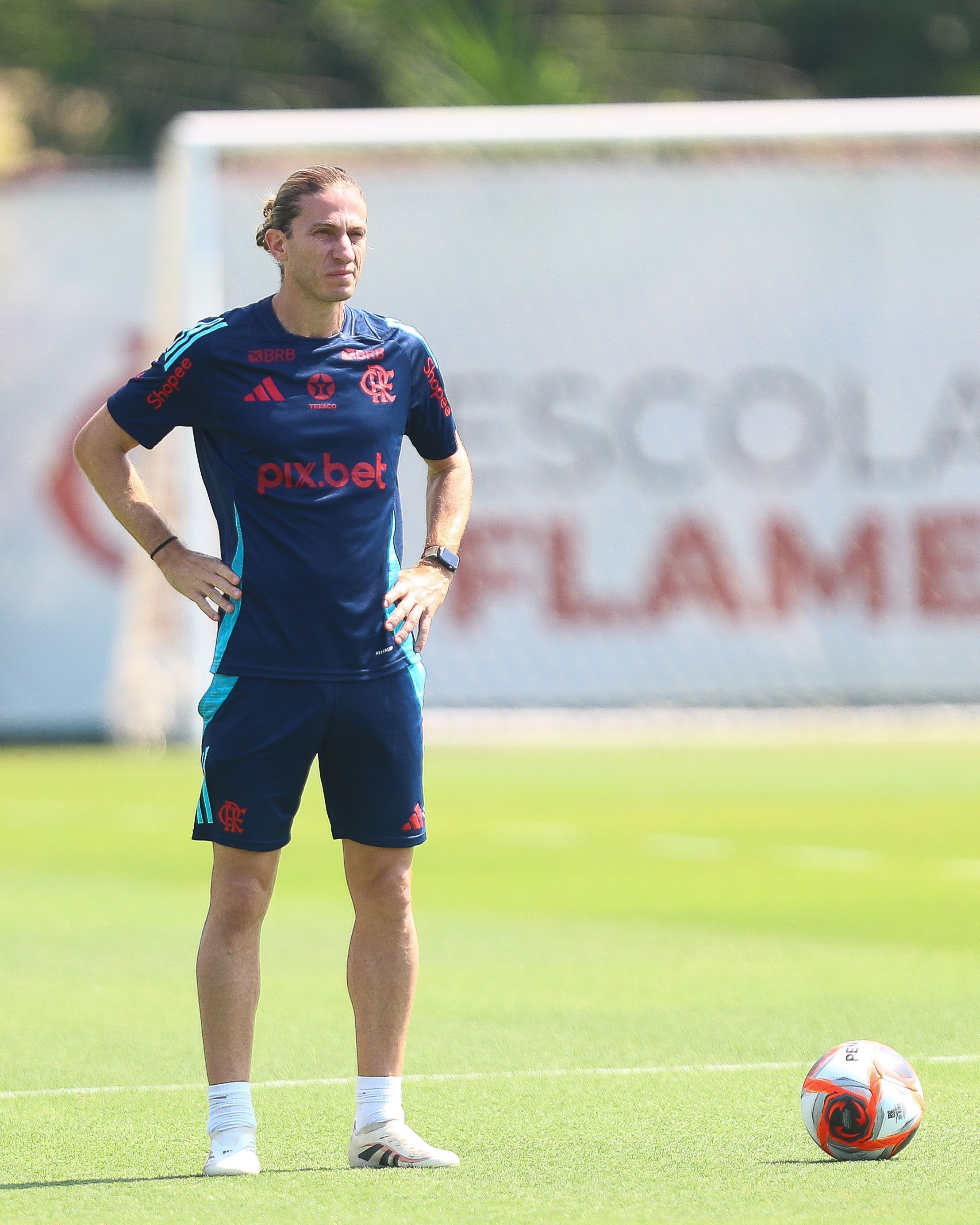 Escalação do Flamengo: Filipe Luís ganha opções para enfrentar o Vasco
