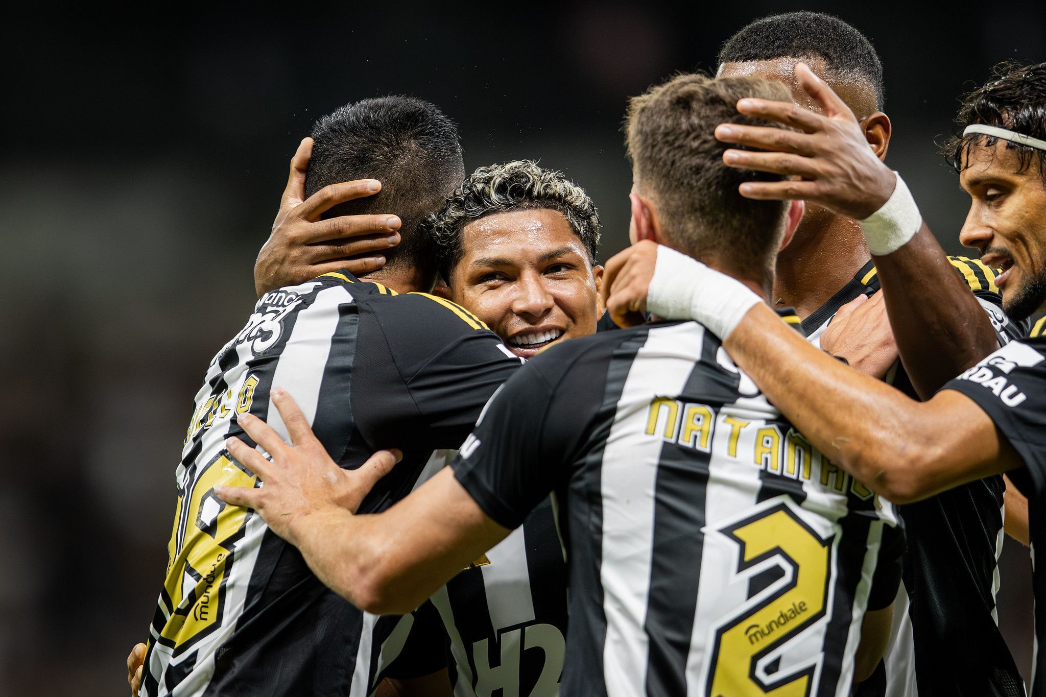 Com show de atacantes, Atlético goleia Manaus e avança na Copa do Brasil