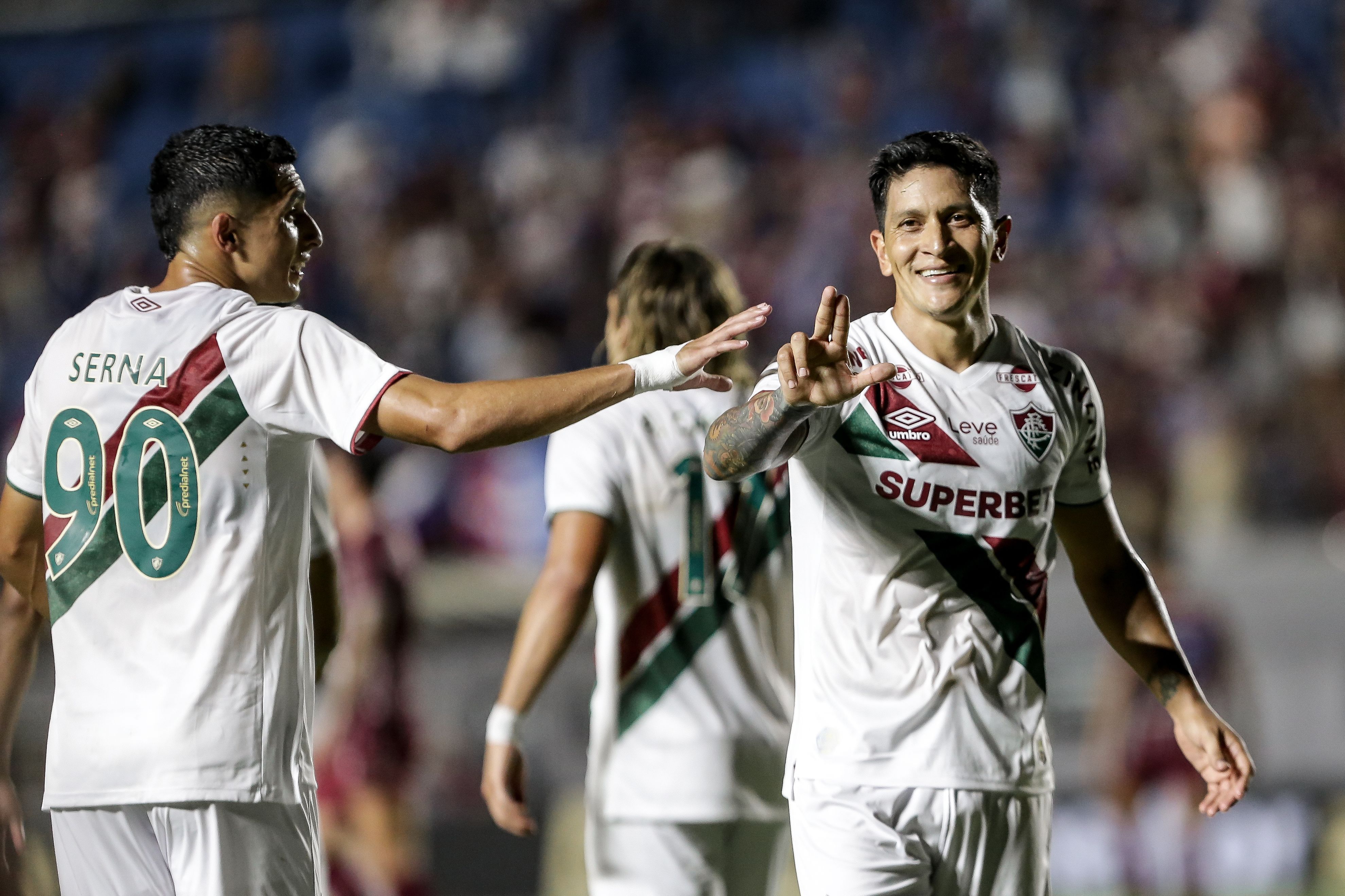 Em noite histórica de Cano, Fluminense elimina o Caxias na Copa do Brasil