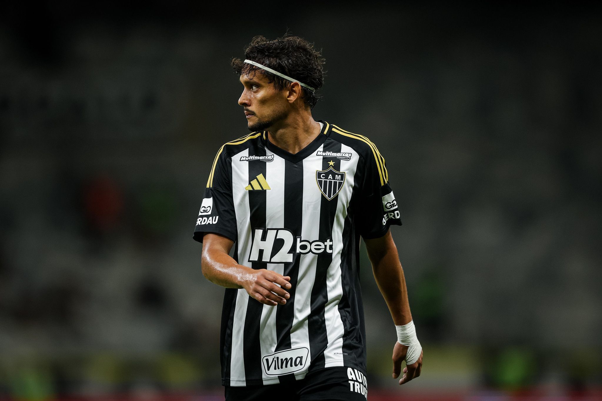 Ex-meia polêmico do Cruzeiro dá opinião sobre futebol de Scarpa, do Atlético