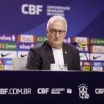 Dorival exalta Neymar, mas pede paciência no retorno do atacante à Seleção