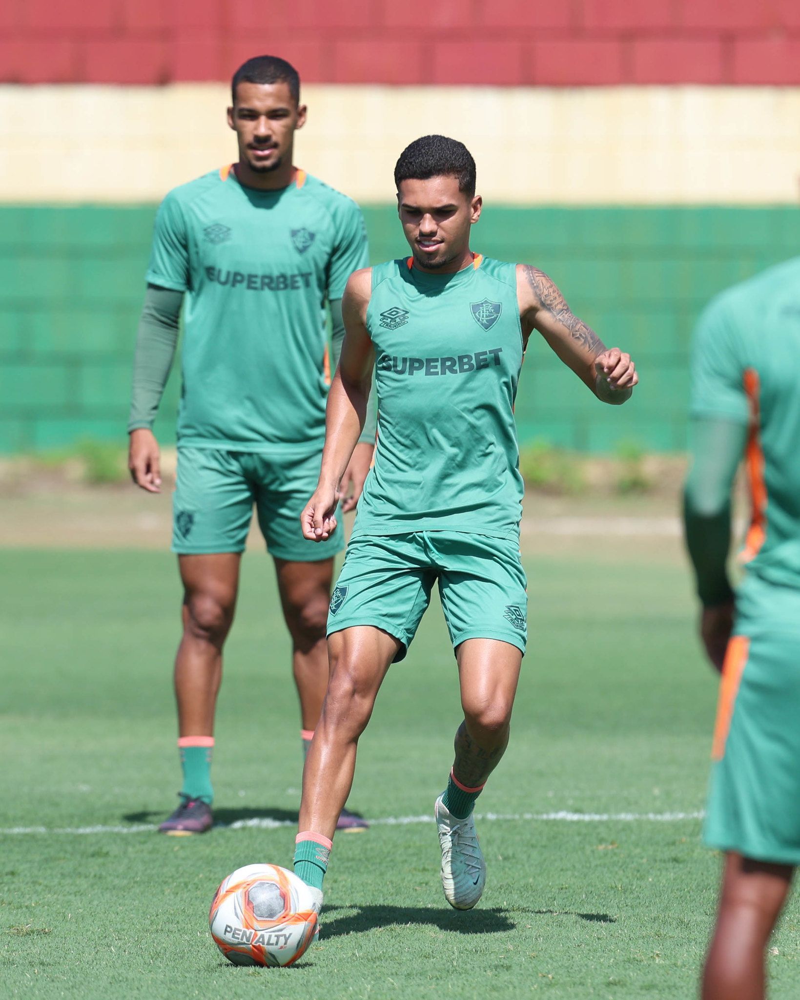 Saiba o tempo que Riquelme pode desfalcar o Fluminense após lesão no joelho