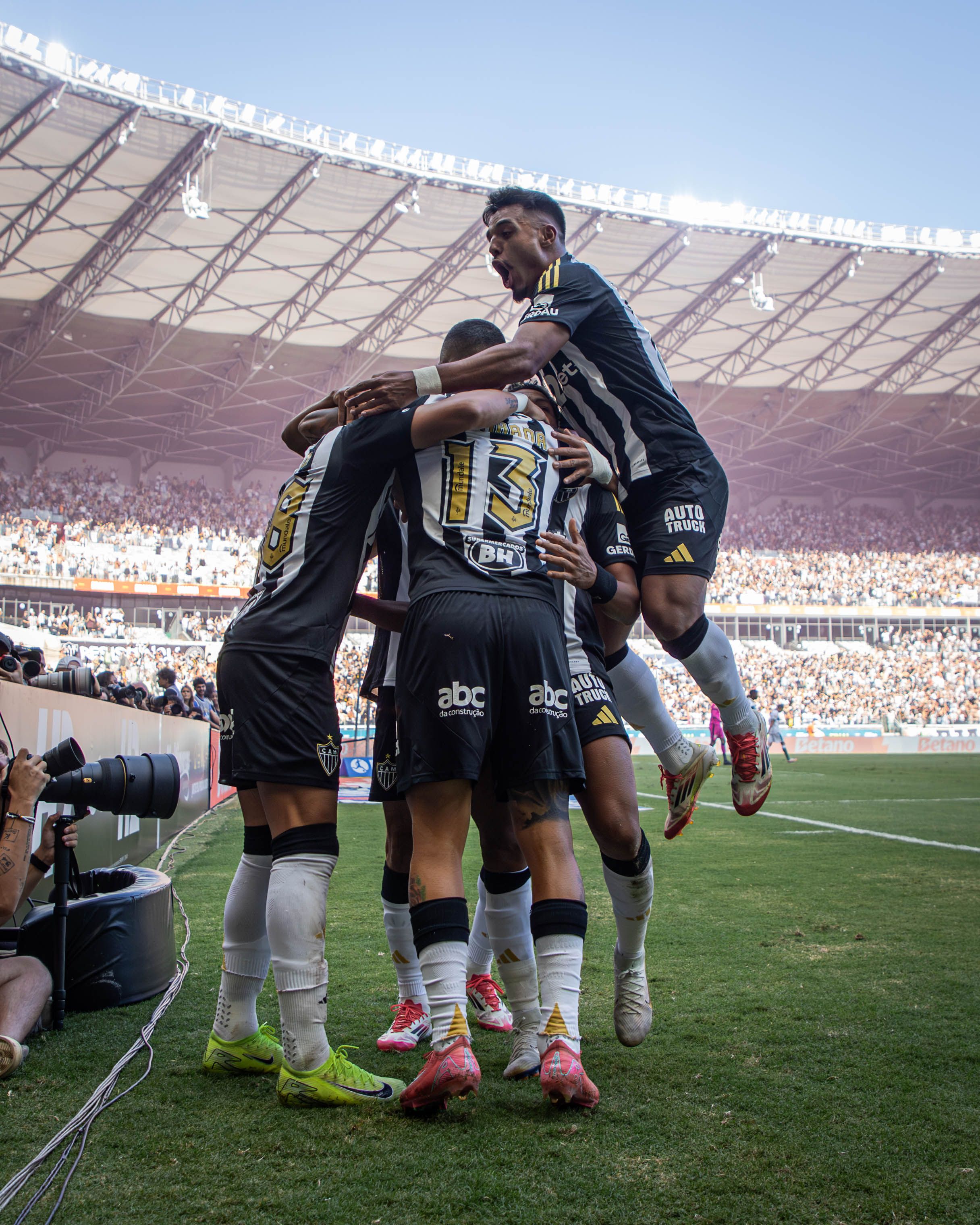 Atlético goleia o América por 4 a 0 e repete feito histórico após quase 30 anos