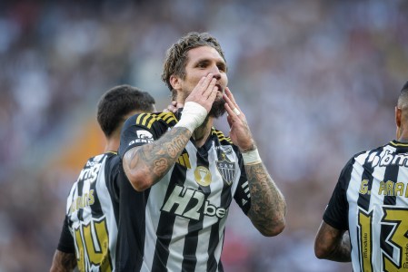 Lyanco comemora terceiro gol do Atlético sobre o América na final do Mineiro