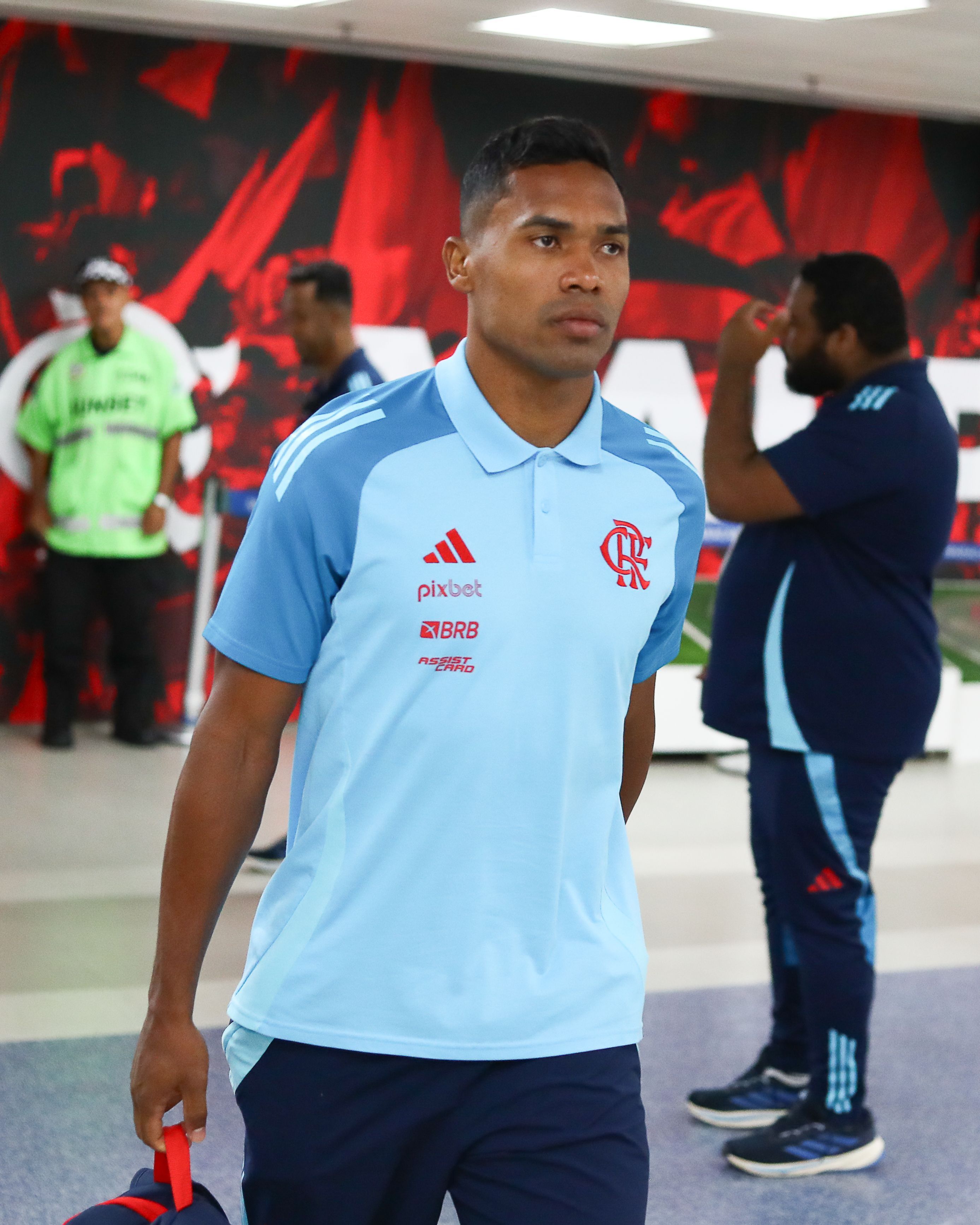 Alex Sandro, do Flamengo, se posiciona sobre caso de racismo contra Luighi, do Palmeiras