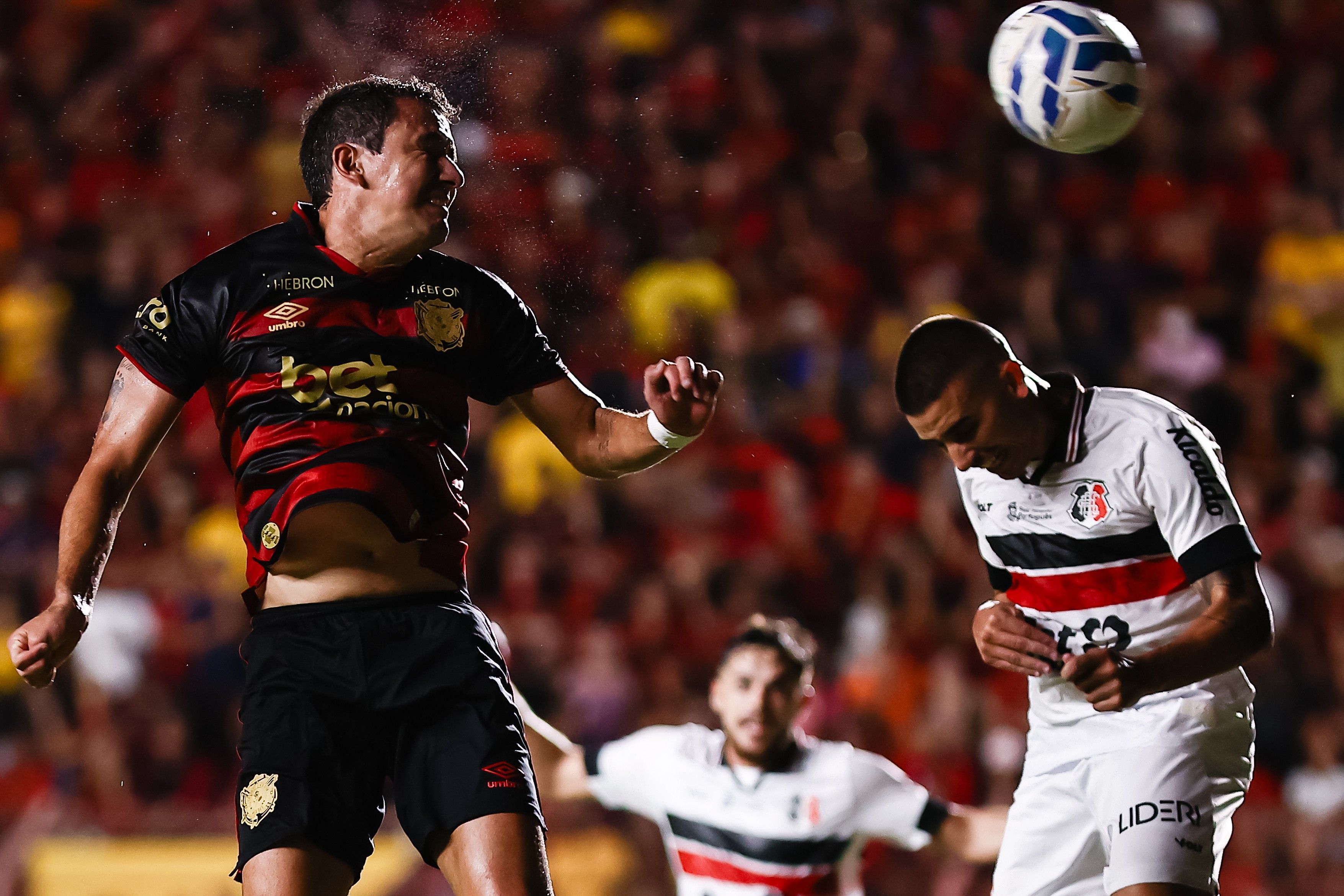 Thiago Galhardo reage após estreia discreta pelo Santa Cruz, contra o Sport