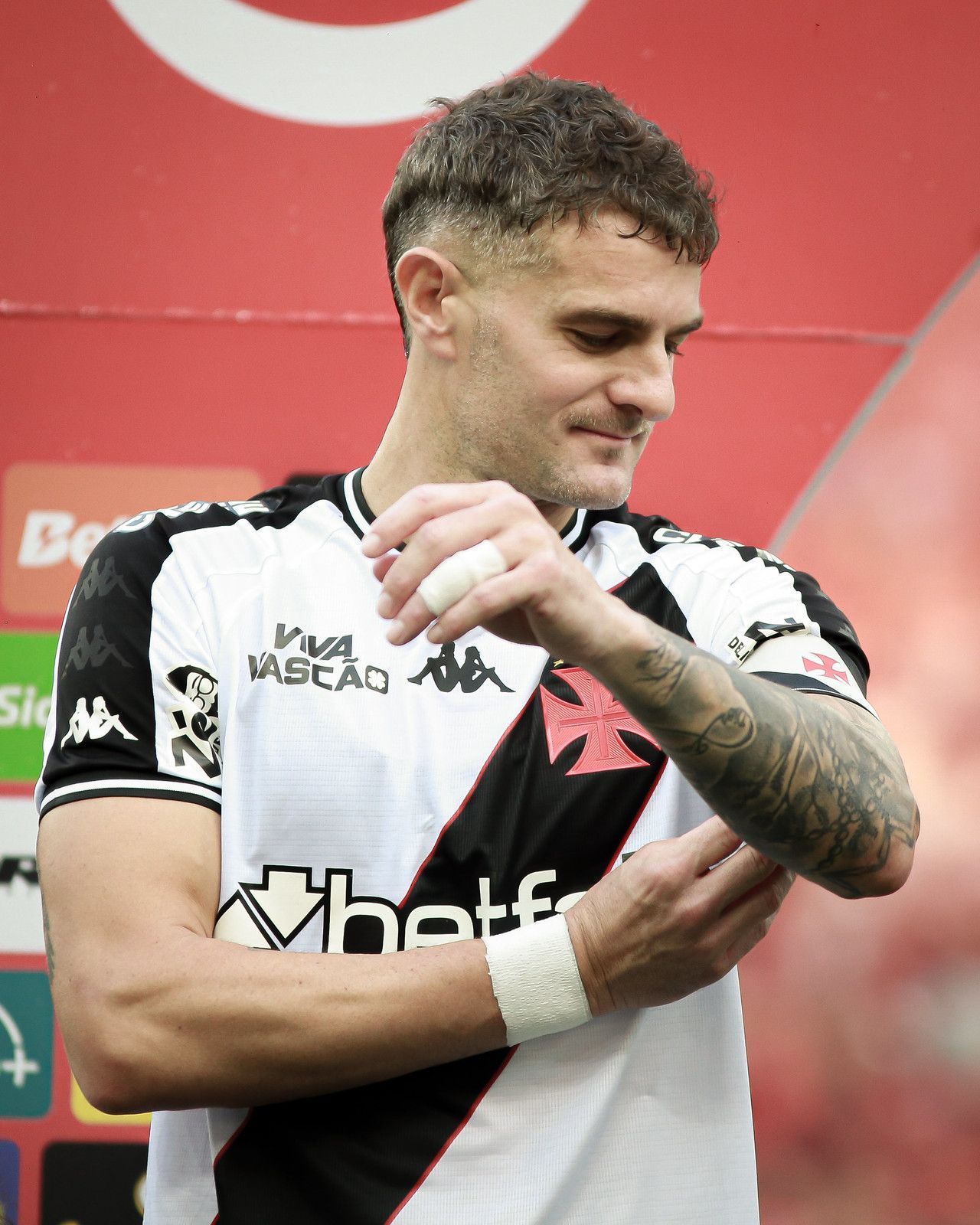 Vegetti analisa possível duelo do Vasco contra Neymar na estreia do Brasileiro