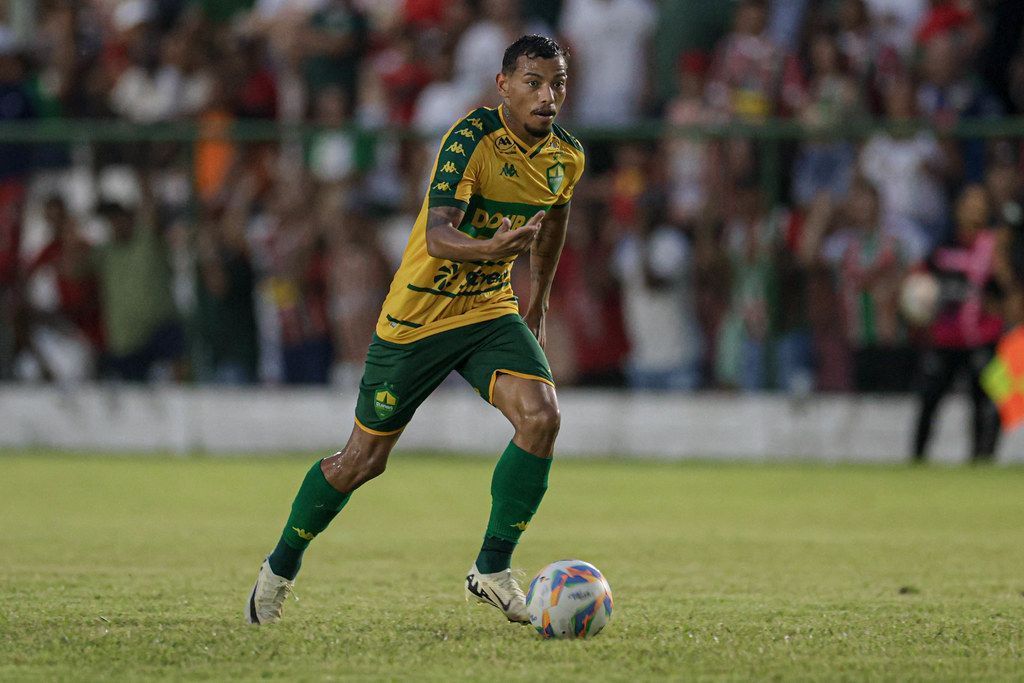 Ex-Corinthians, Ruan Oliveira celebra bom momento no Cuiabá