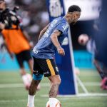 Neymar chora em vestiário antes de Corinthians x Santos: 'Corram por mim'