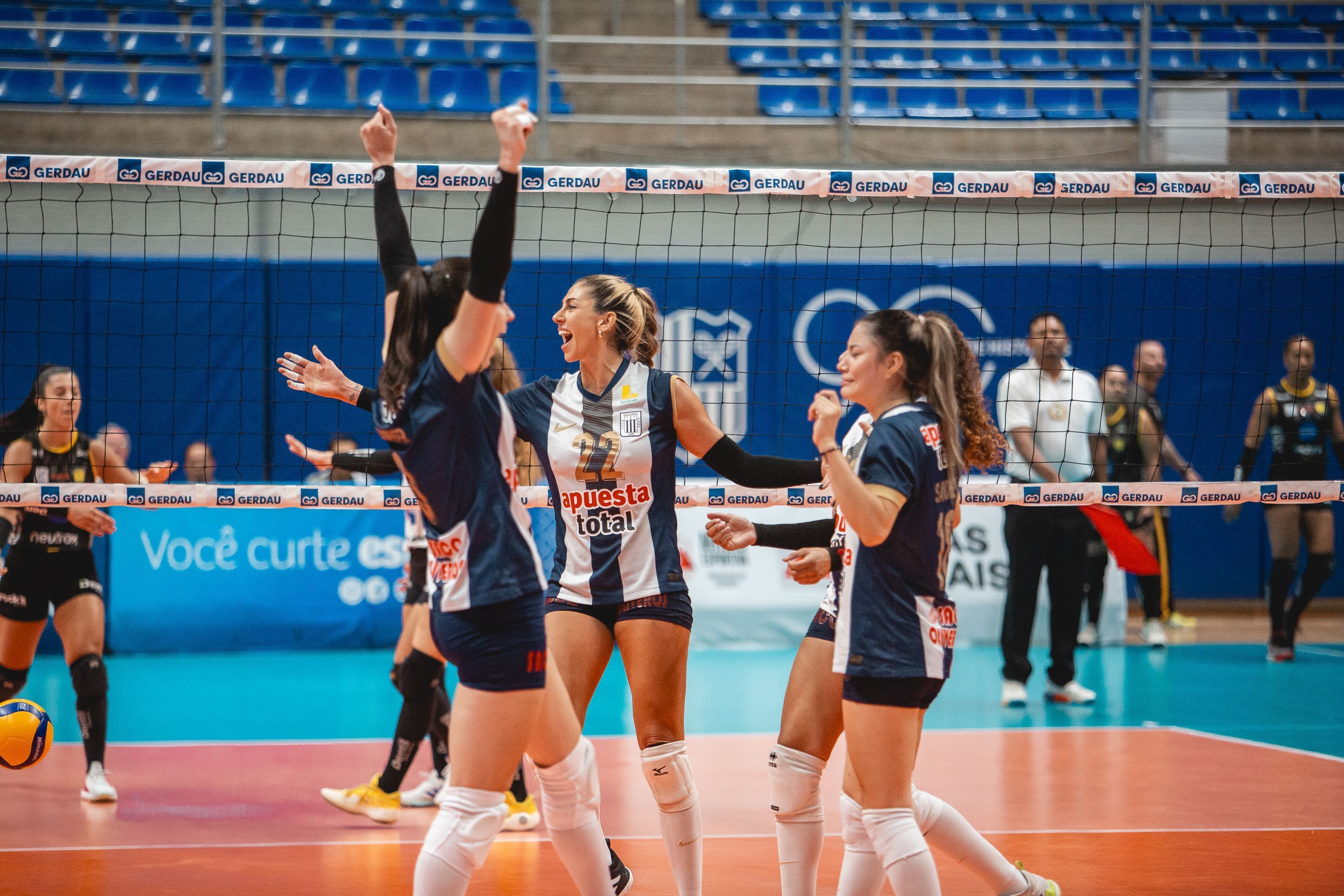 Alianza Lima surpreende, bate Praia Clube e avança à semifinal do Sul-Americano de Vôlei