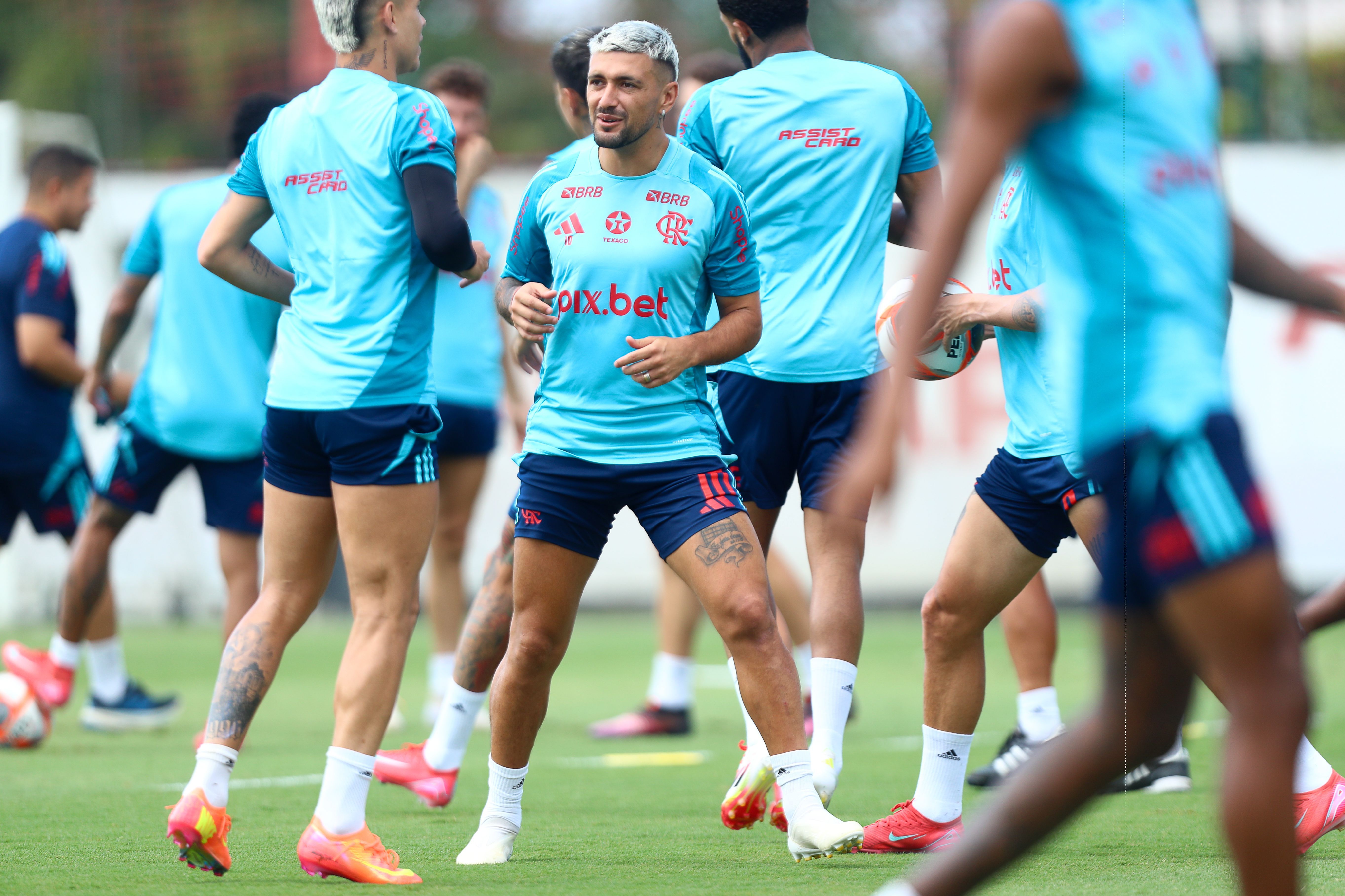 Escalação do Flamengo: Filipe Luís tem dúvida no ataque contra o Fluminense