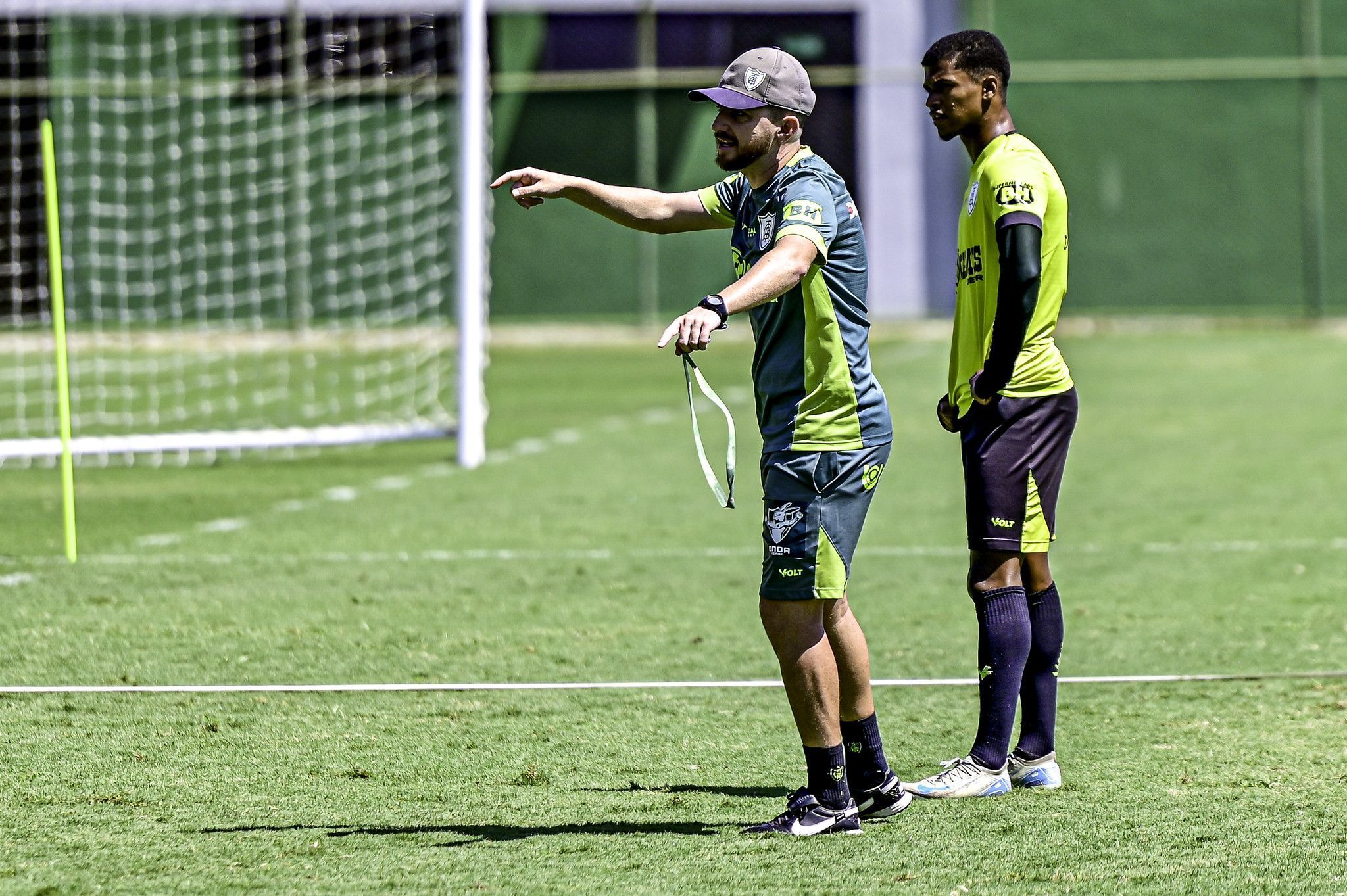 Titular do América participa de treino e pode ser novidade na finalíssima do Mineiro