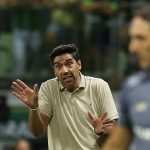 Abel é sincero sobre pênalti em Palmeiras x São Paulo e elogia Vitor Roque