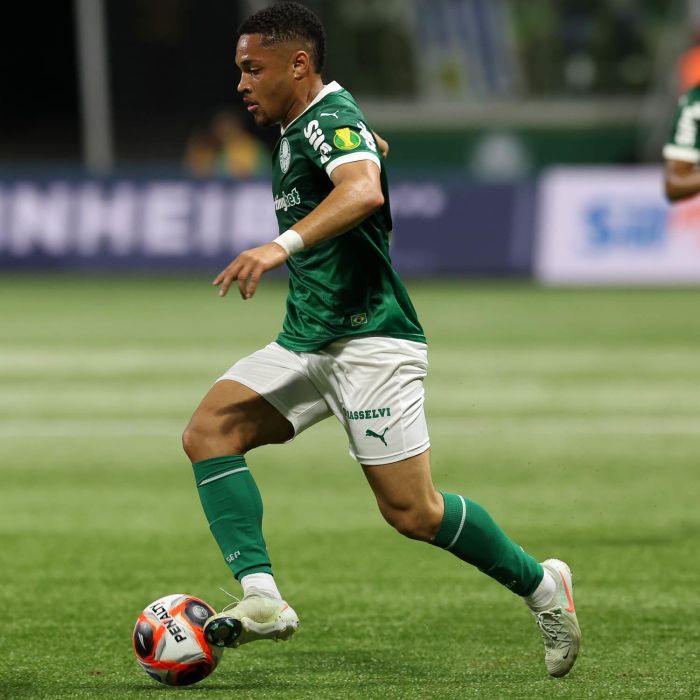Vitor Roque foi titular contra o São Paulo