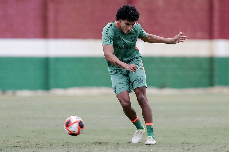 Com saída de Marcelo, reforço do Fluminense pode ganhar mais espaço na equipe