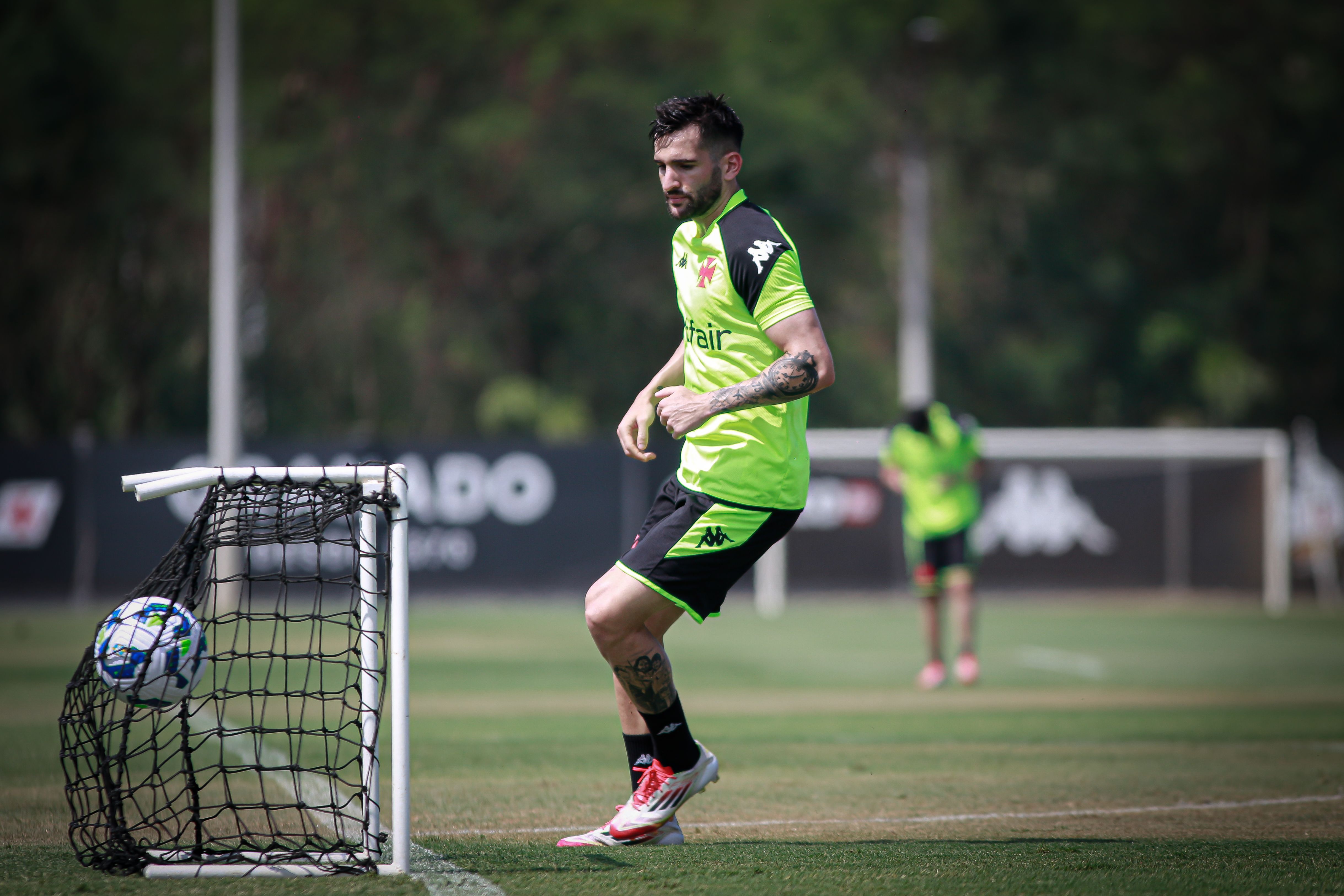 Vasco observa mercado e define prioridade para reforçar o elenco na janela nacional