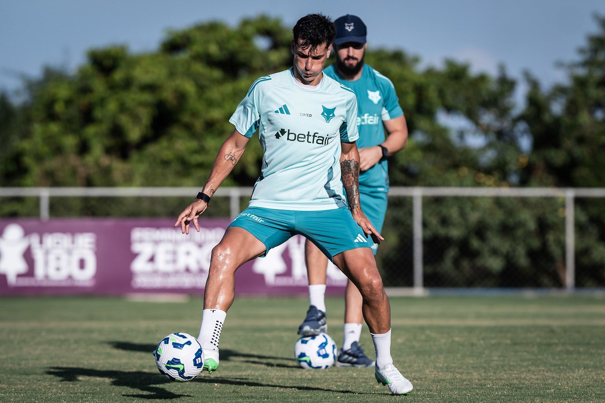 Jardim abre o jogo sobre futuro de Dinenno no Cruzeiro e revela diferencial