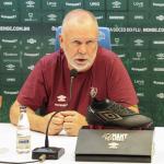 Técnico do Fluminense critica arbitragem da final e reclama de atacante do Flamengo