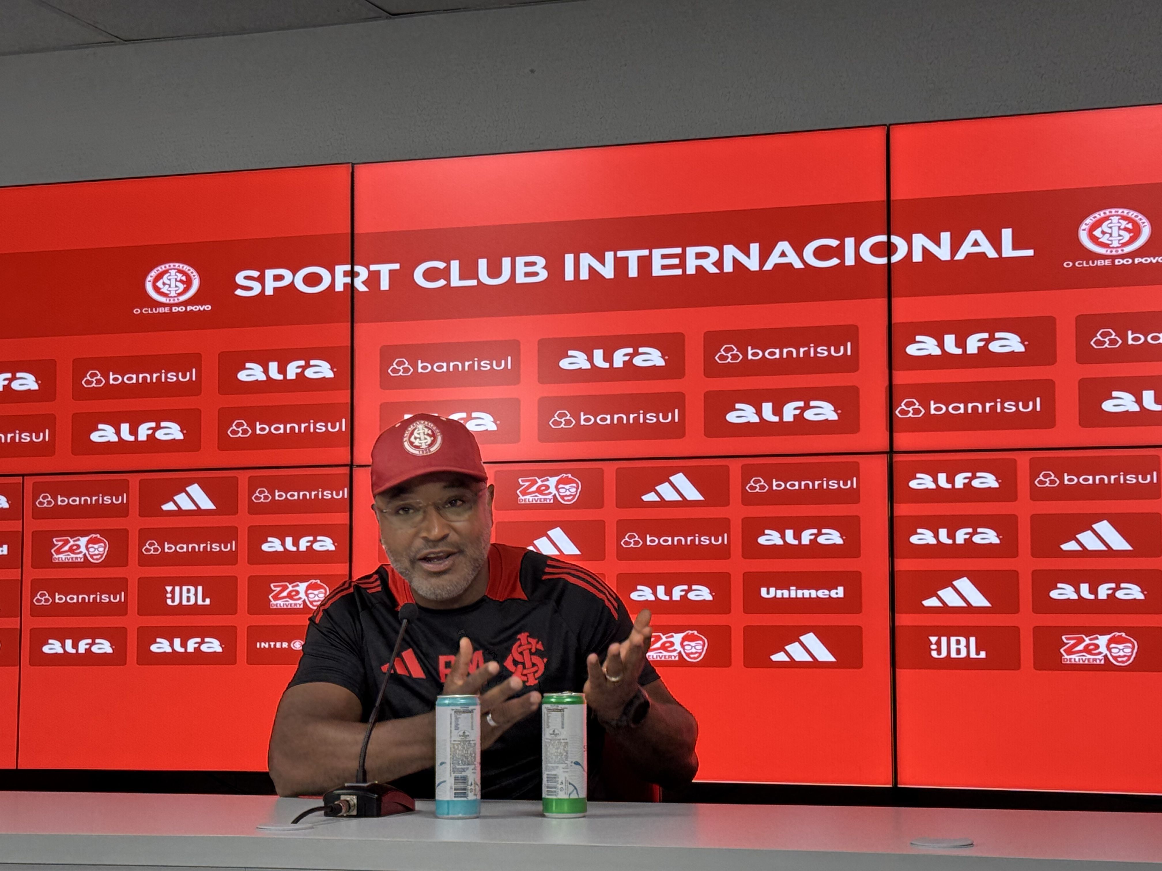 Roger projeta GreNal e tira foco da arbitragem antes da final do Gauchão