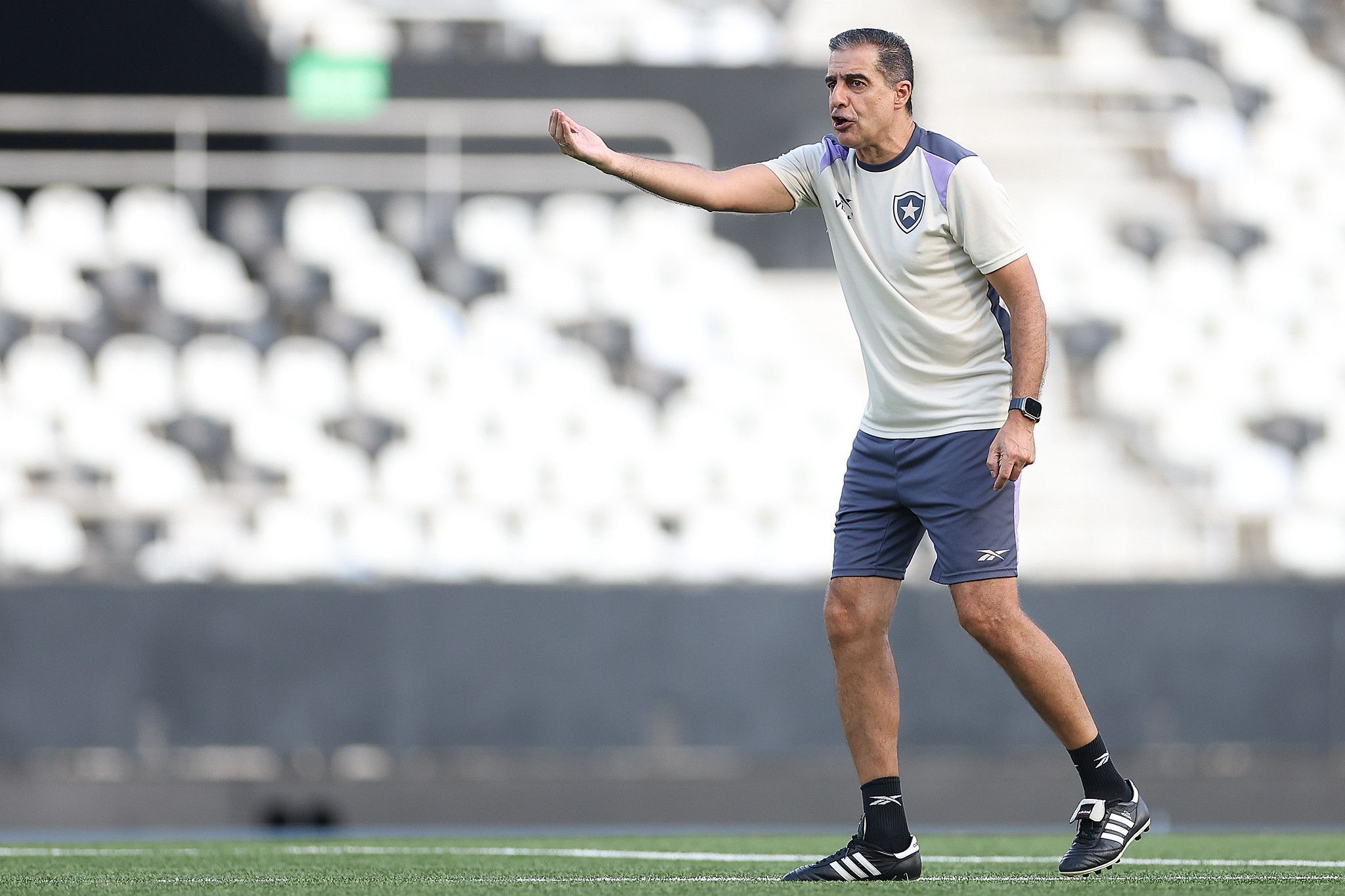 Pressionado, Botafogo recebe o Juventude pelo Brasileirão
