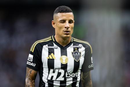 Arana foi titular na goleada sofrida pelo Atlético na Arena Fonte Nova