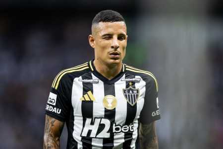 Arana foi titular na goleada sofrida pelo Atlético na Arena Fonte Nova