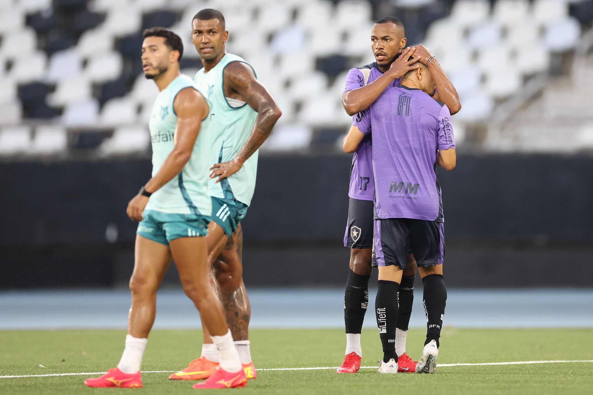 Volante do Cruzeiro 'entrega' formação do Botafogo em jogo-treino