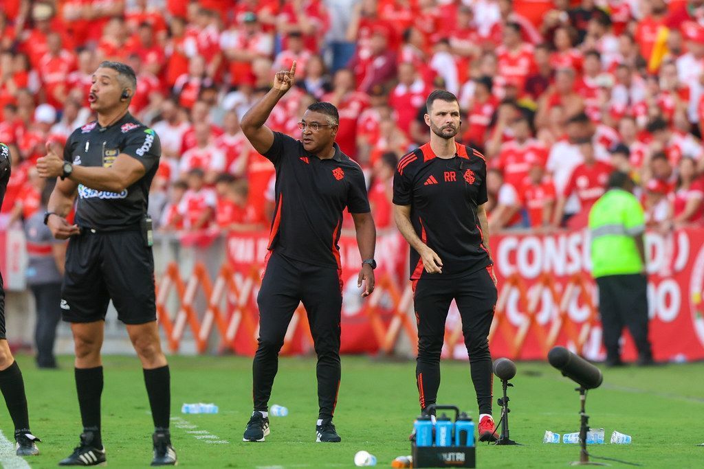 Roger Machado entra para a história do Inter com título do Gauchão