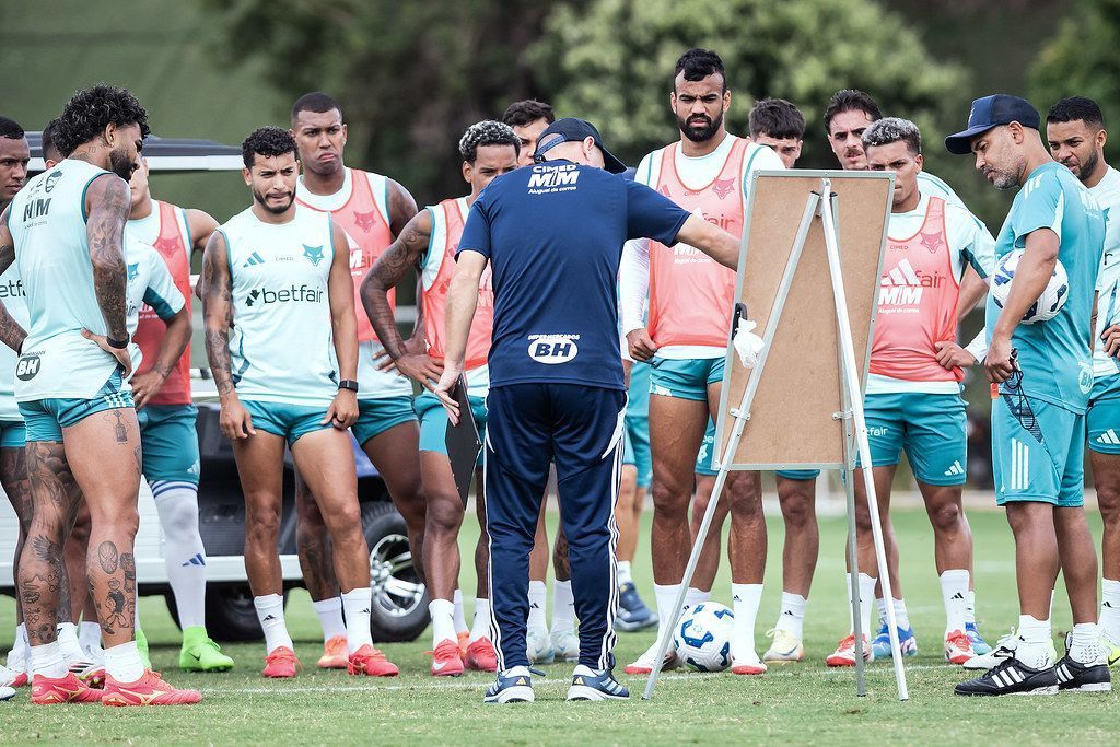 Titular do Cruzeiro abre o jogo sobre táticas de Jardim e preferências na escalação
