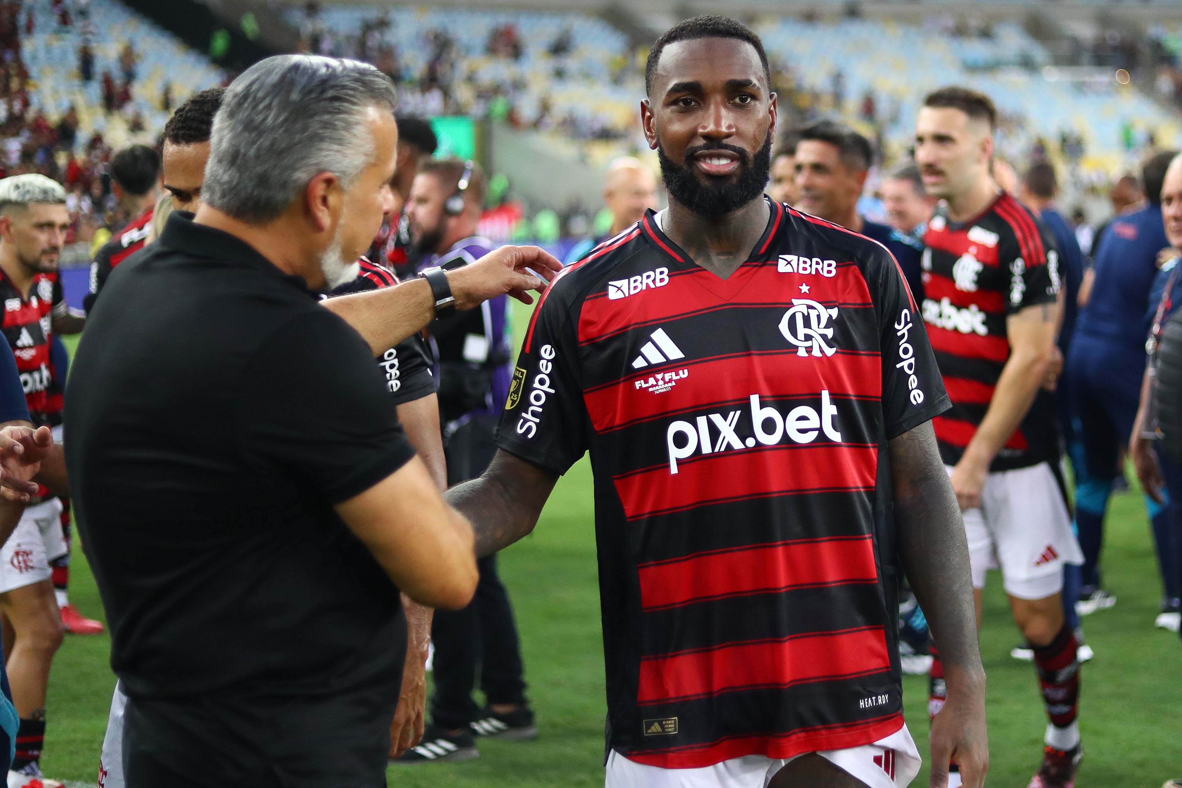 Capitão e ídolo da Nação, Gerson renova com o Flamengo por cinco temporadas