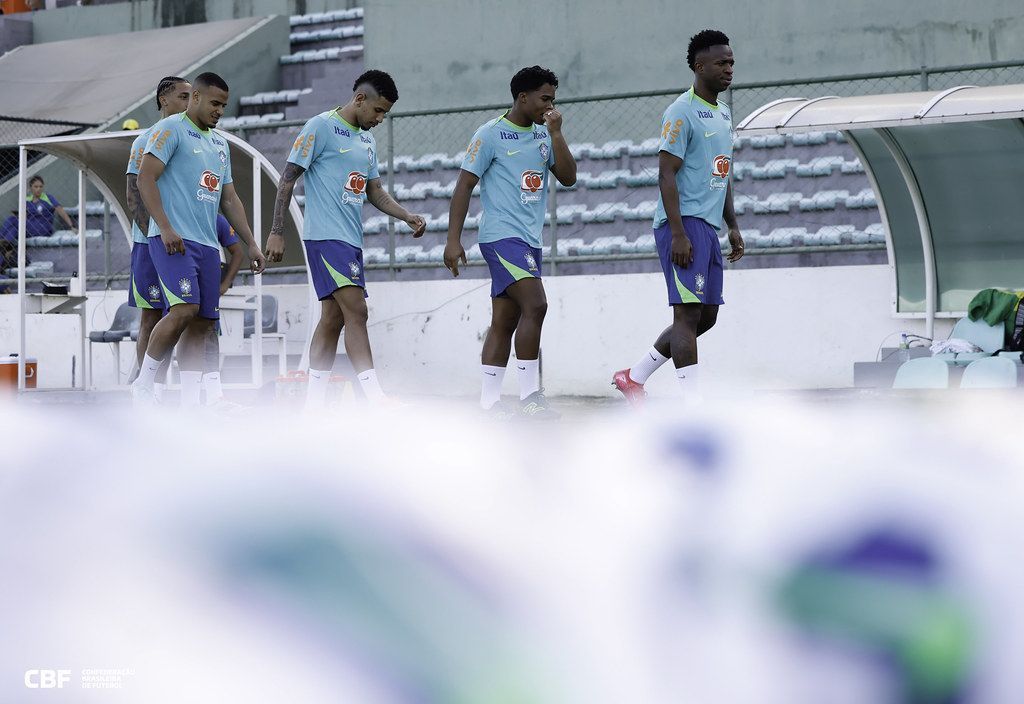 Seleção Brasileira: Dorival tem 'conversa especial' com Vini Jr e Endrick