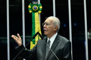 José Sarney apresenta quadro estável durante tratamento de pneumonia em SP