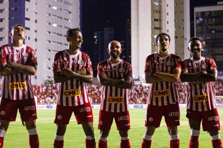 Jogadores do Náutico celebrando gol contra o América-RN pela Copa do Nordeste