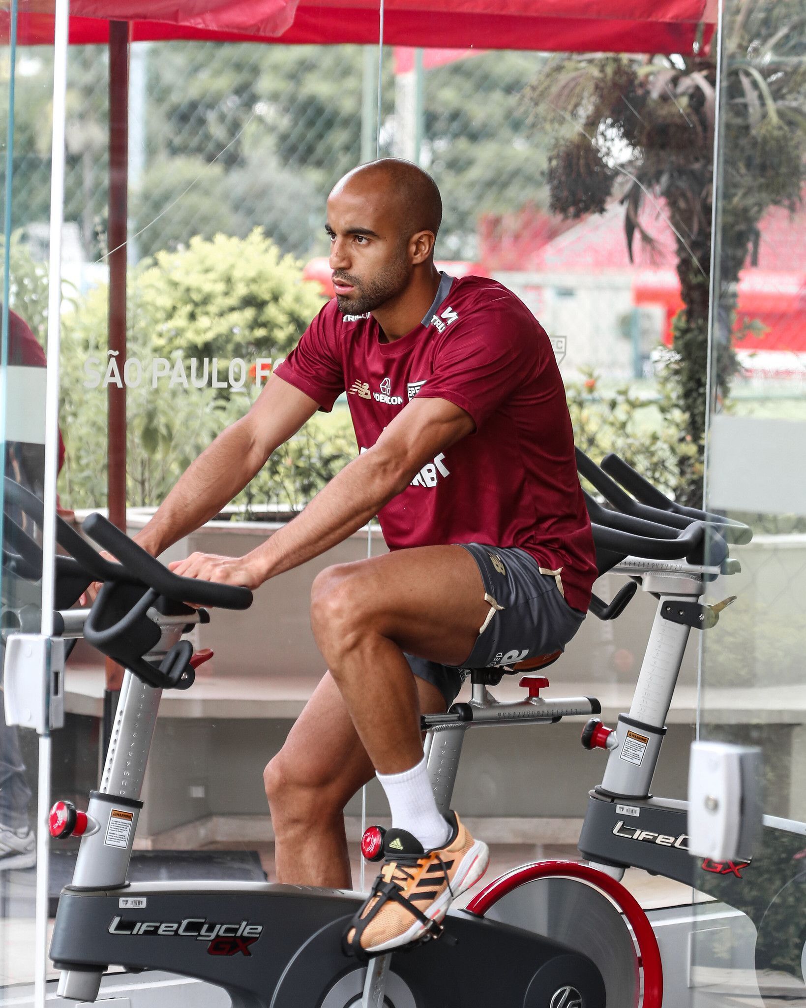 Sem Lucas, São Paulo faz atividades e marca jogo-treino no Morumbis