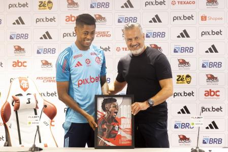 Bruno Henrique - Homenagem pelos 100 gols no Flamengo