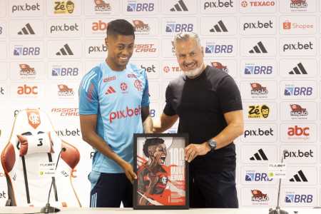 Bruno Henrique - Homenagem pelos 100 gols no Flamengo