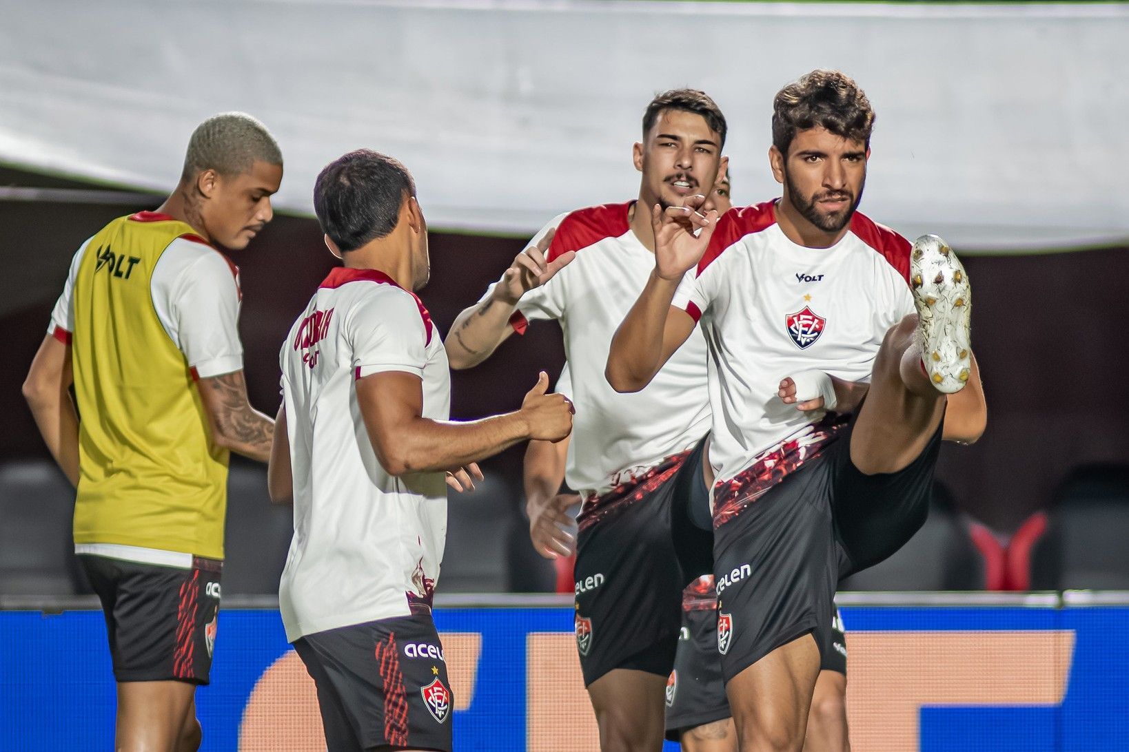 Vitória volta à Sul-Americana após nove anos e busca retomada no Barradão