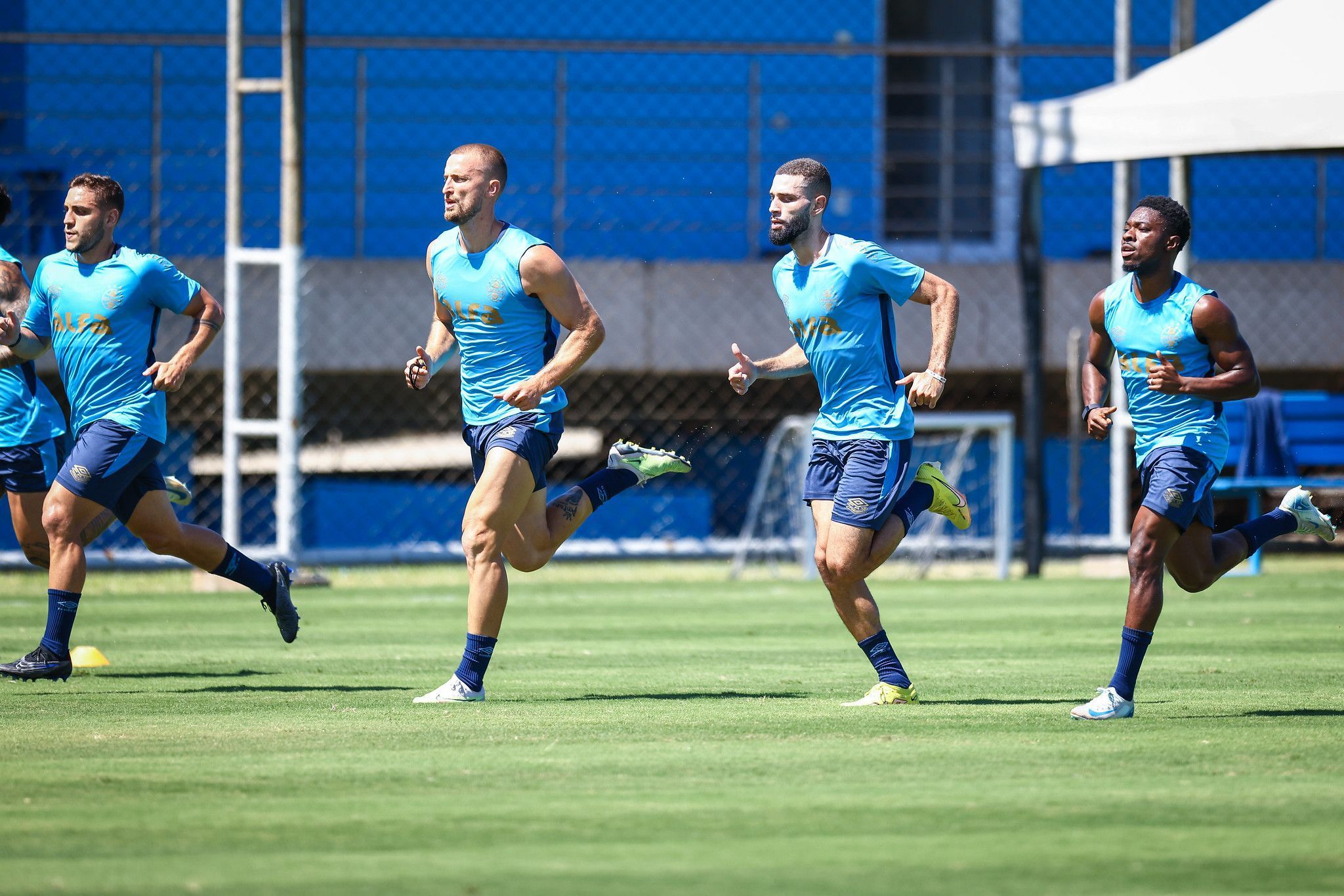 Grêmio retorna aos treinamentos após vice no Gauchão; veja imagens
