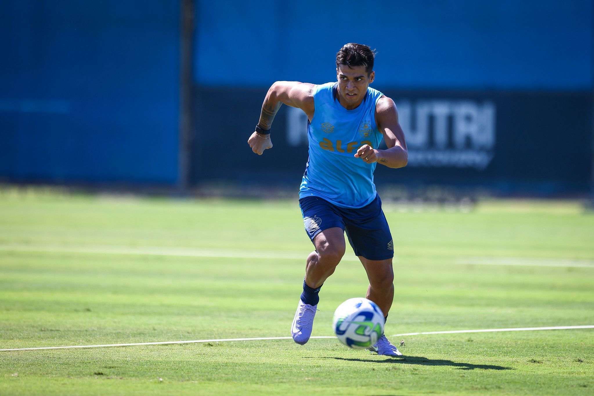 O provável substituto de Braithwaite em Grêmio x Atlético pelo Brasileirão