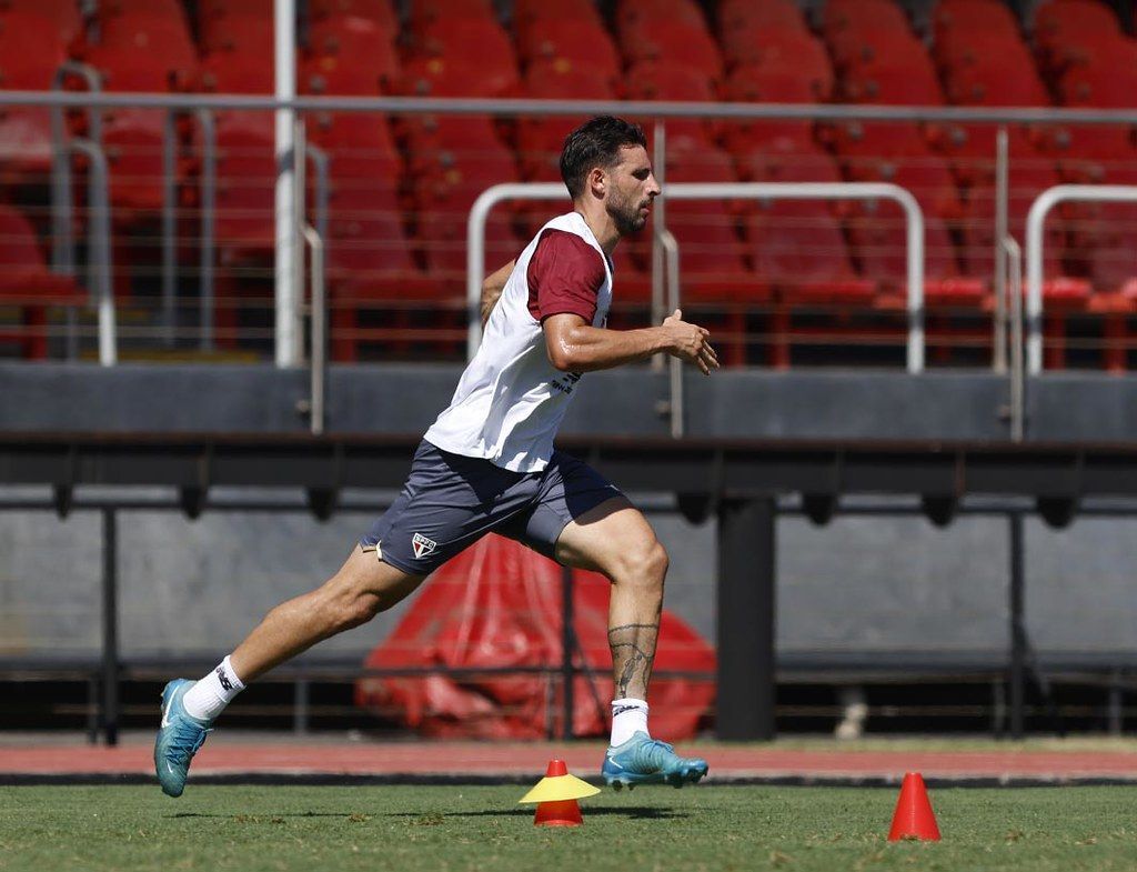 Calleri, do São Paulo, passa por cirurgia após romper ligamento do joelho