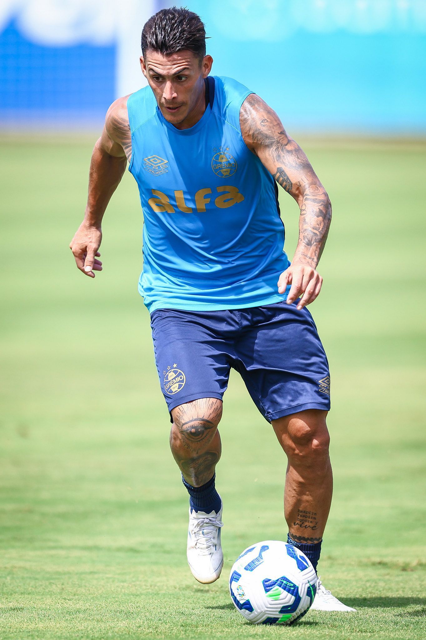 Ex-Atlético perde espaço no Grêmio antes da estreia pelo Brasileirão
