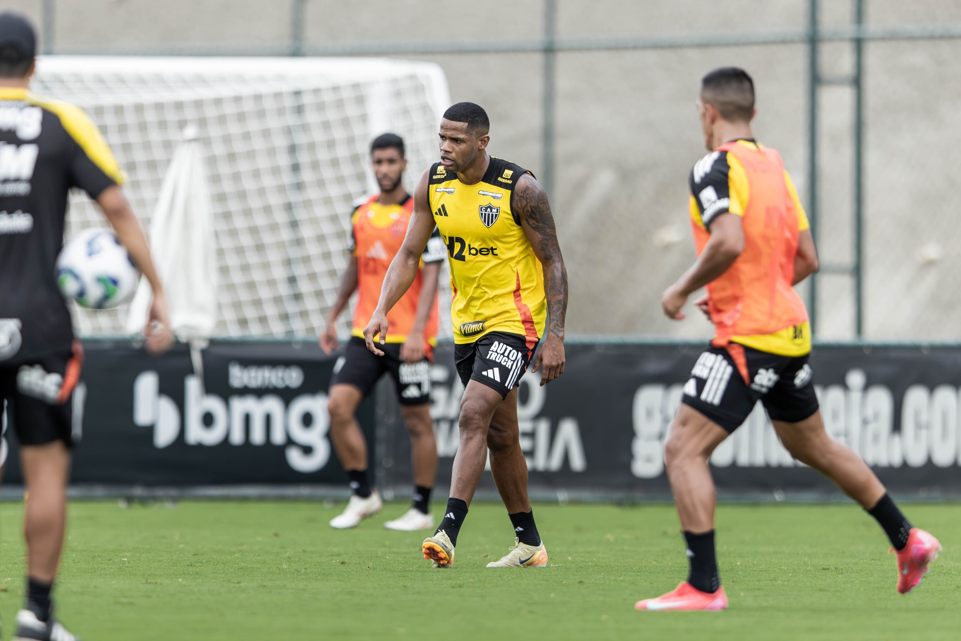 Atacante do Atlético comemora volta aos treinos e revela motivação