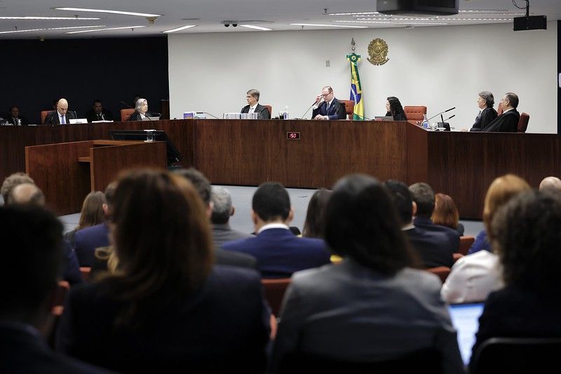 Julgamento de denúncia contra Bolsonaro é suspenso no STF; decisão será amanhã