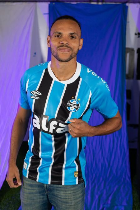 Grêmio lança uniforme 2025
