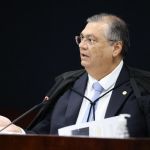 Dino vota para tornar réus Bolsonaro e mais sete aliados