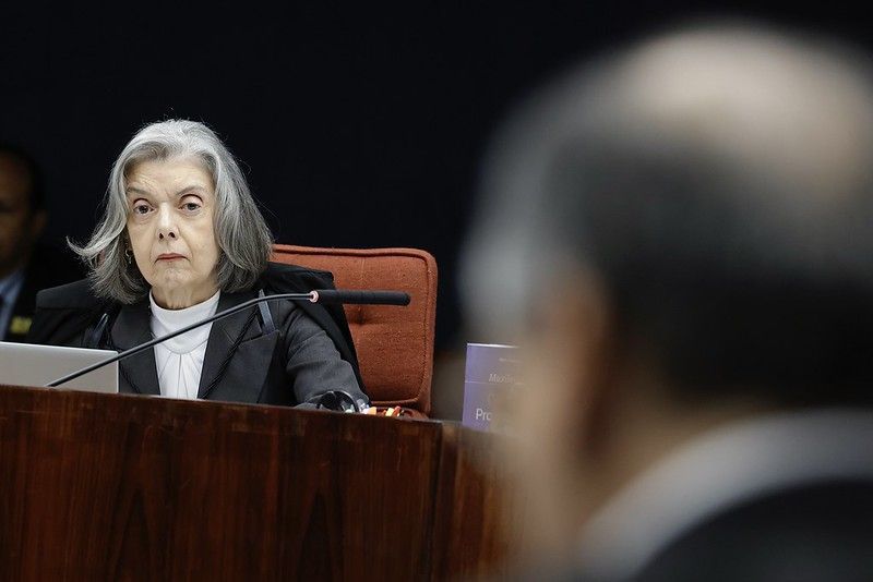 Cármen Lúcia vota para tornar Bolsonaro réu por tentativa de golpe de Estado