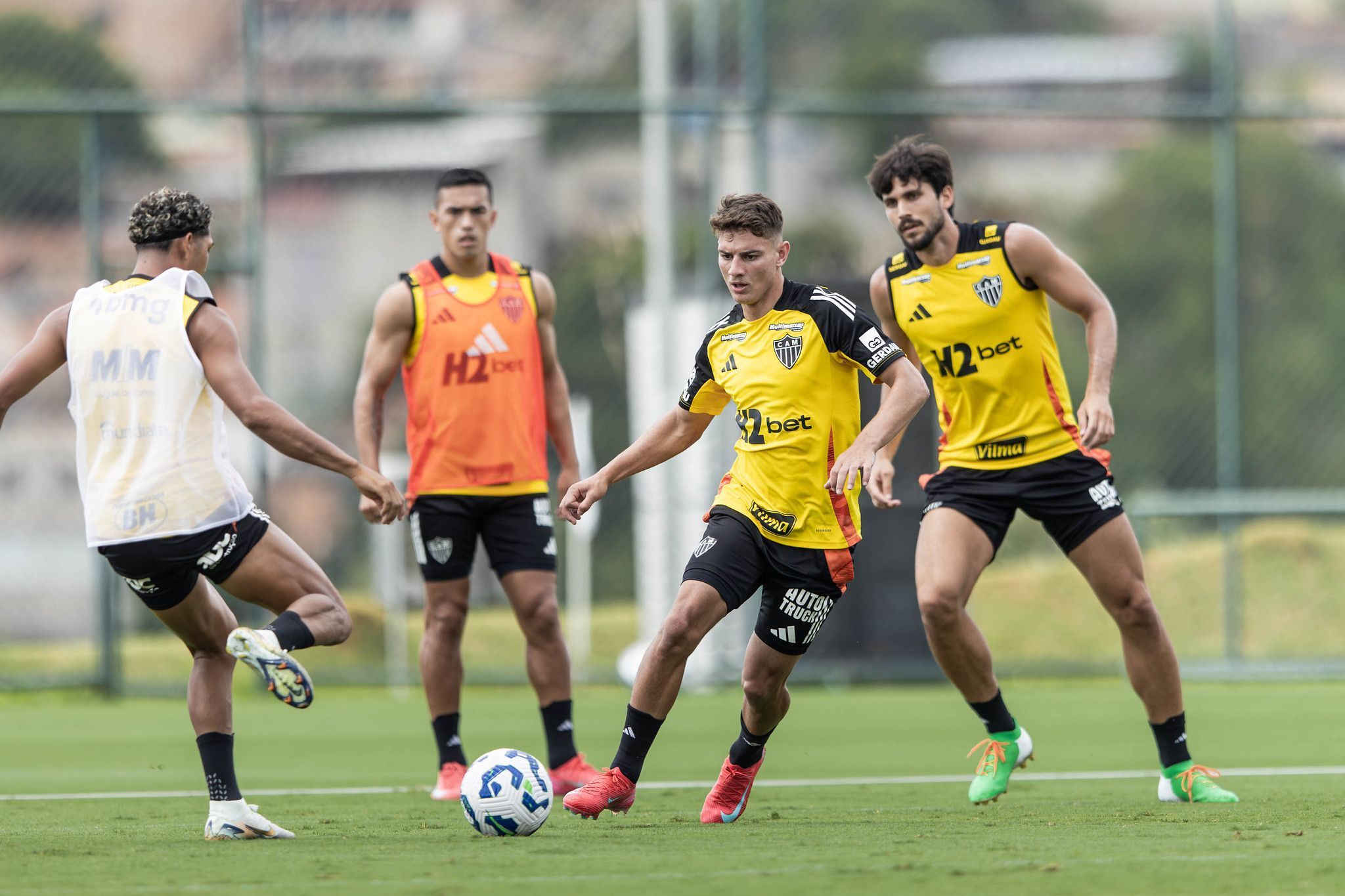 Em 'lua de mel' no Atlético, trio esteve na mira de primeiro adversário no Brasileiro