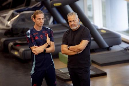 Filipe Luís, técnico do Flamengo, em ação em 2025